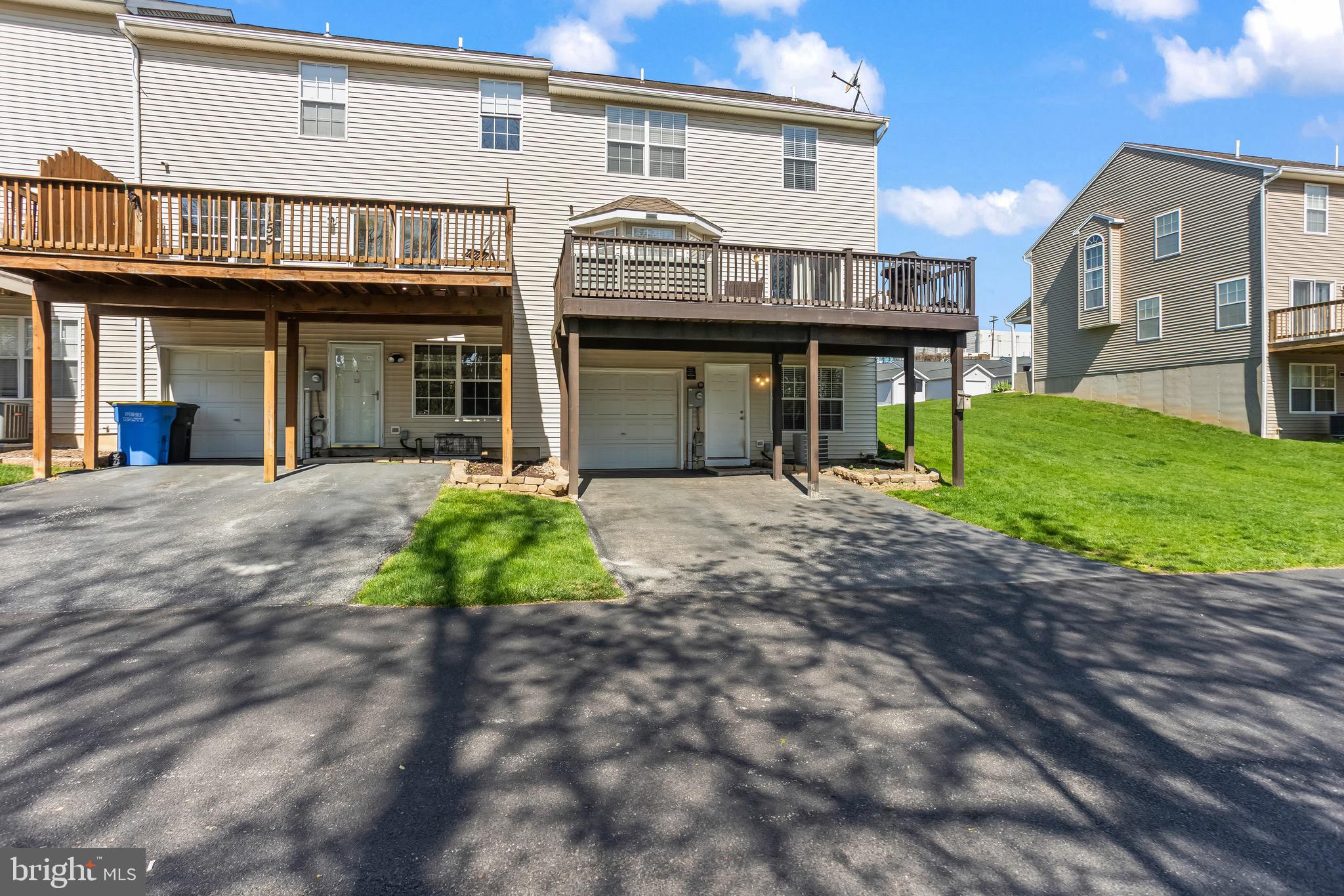 COUNTRY RIDGE - Residential