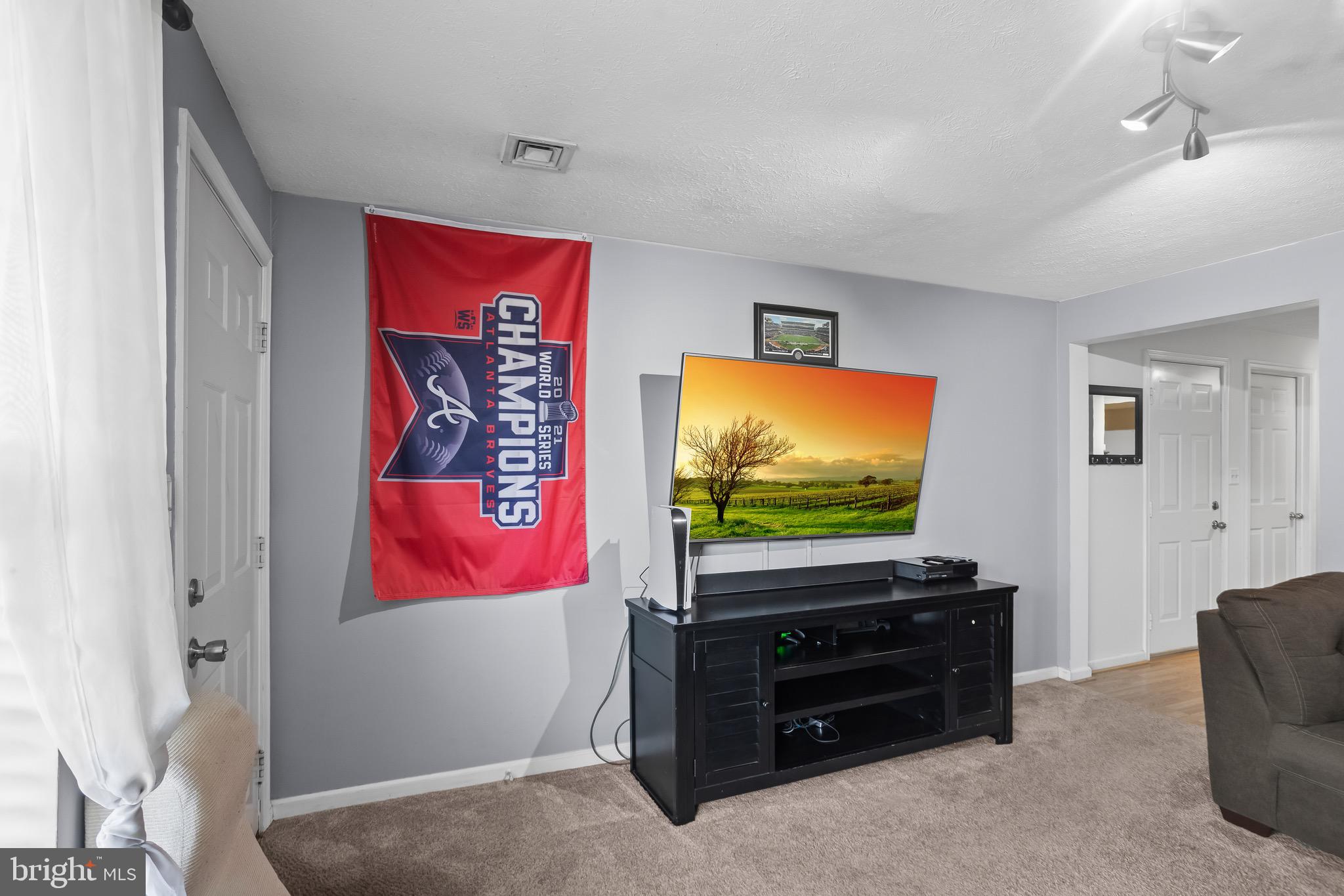 COUNTRY RIDGE - Residential