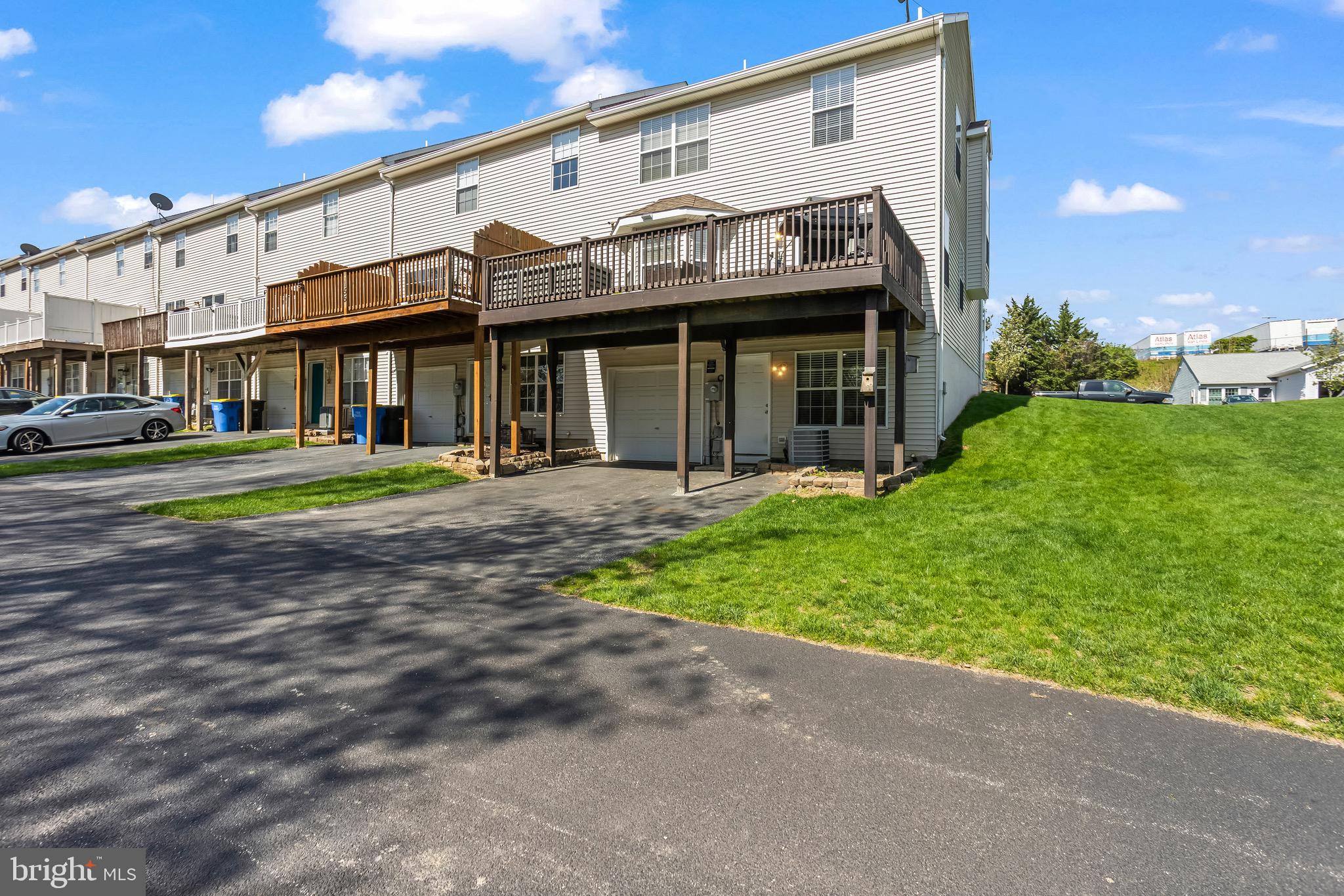 COUNTRY RIDGE - Residential