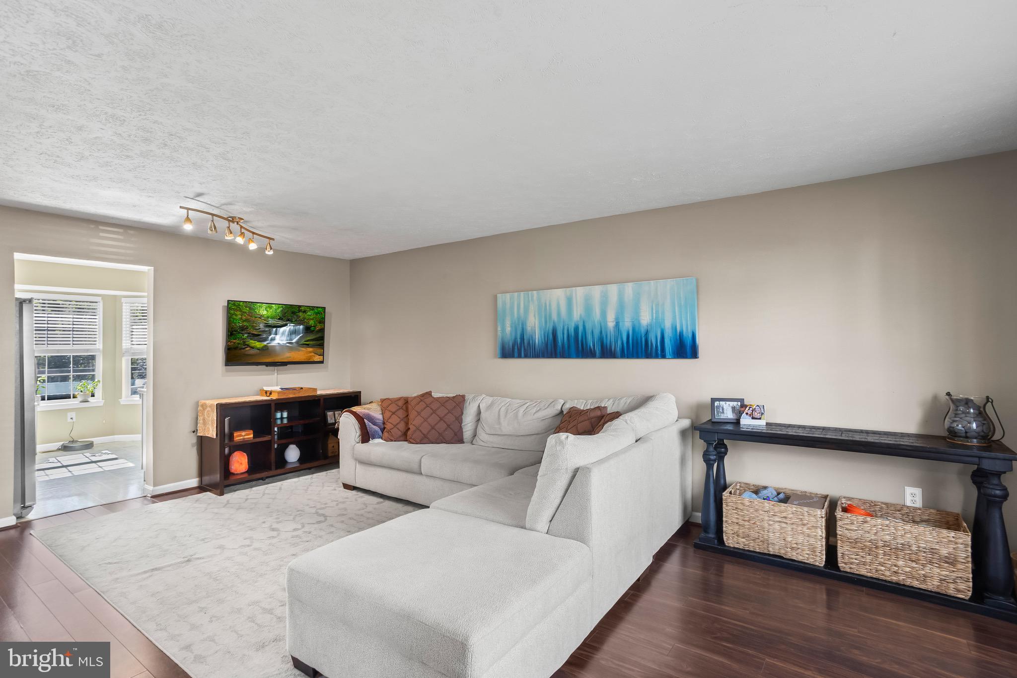 COUNTRY RIDGE - Residential