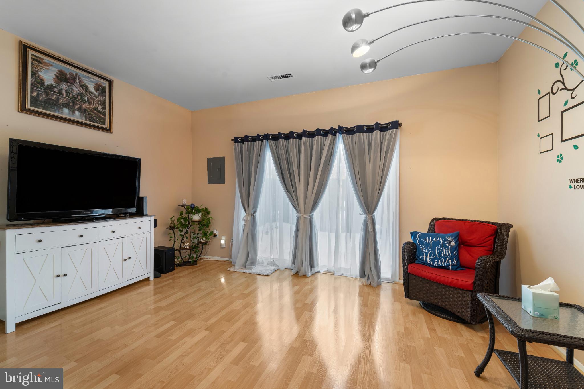 WILLIAMSBURG VIL - Residential