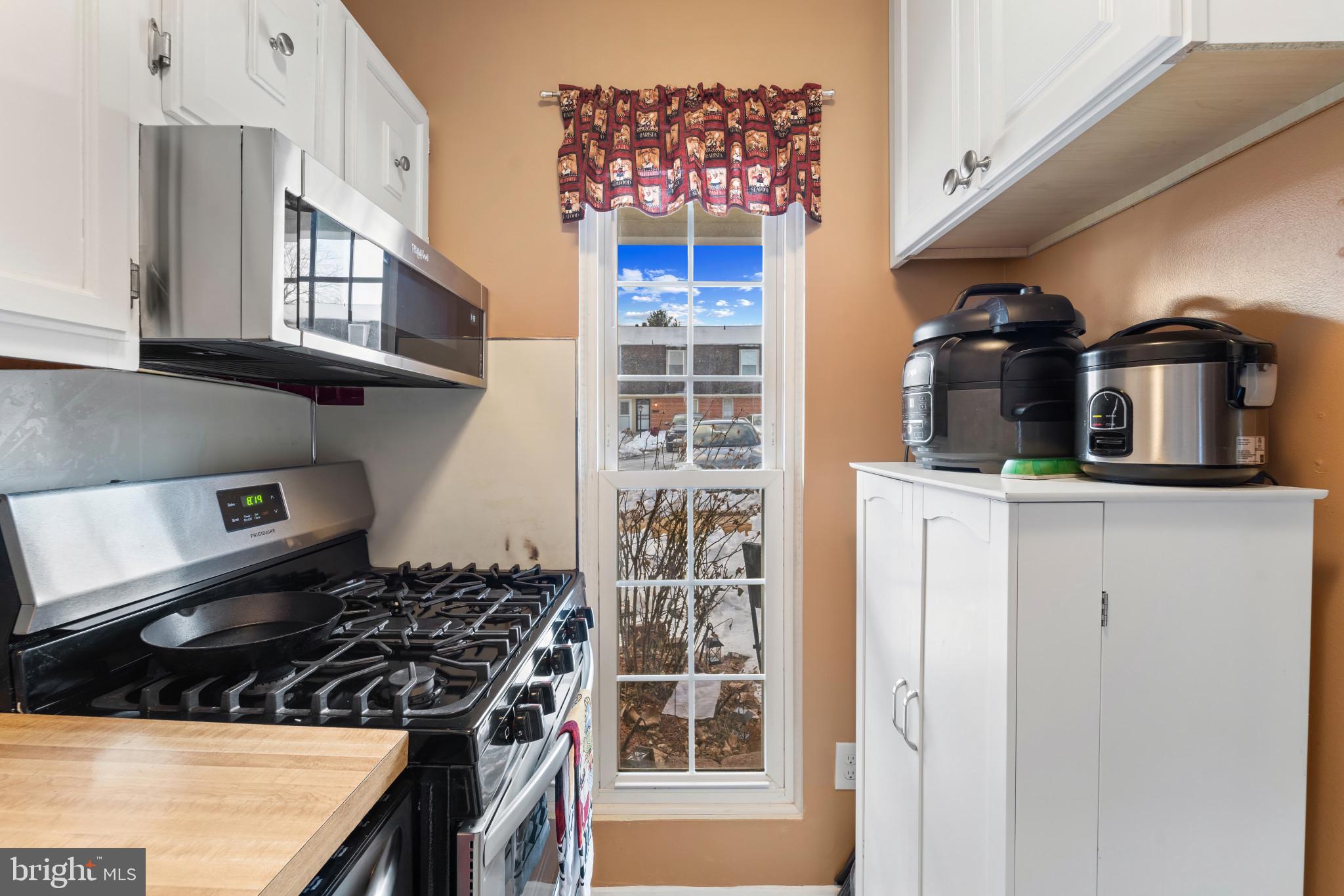 WILLIAMSBURG VIL - Residential