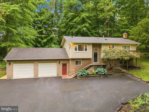 Photo of 8016 Lake Drive, MANASSAS, VA 20111 (MLS # VAPW2119134)