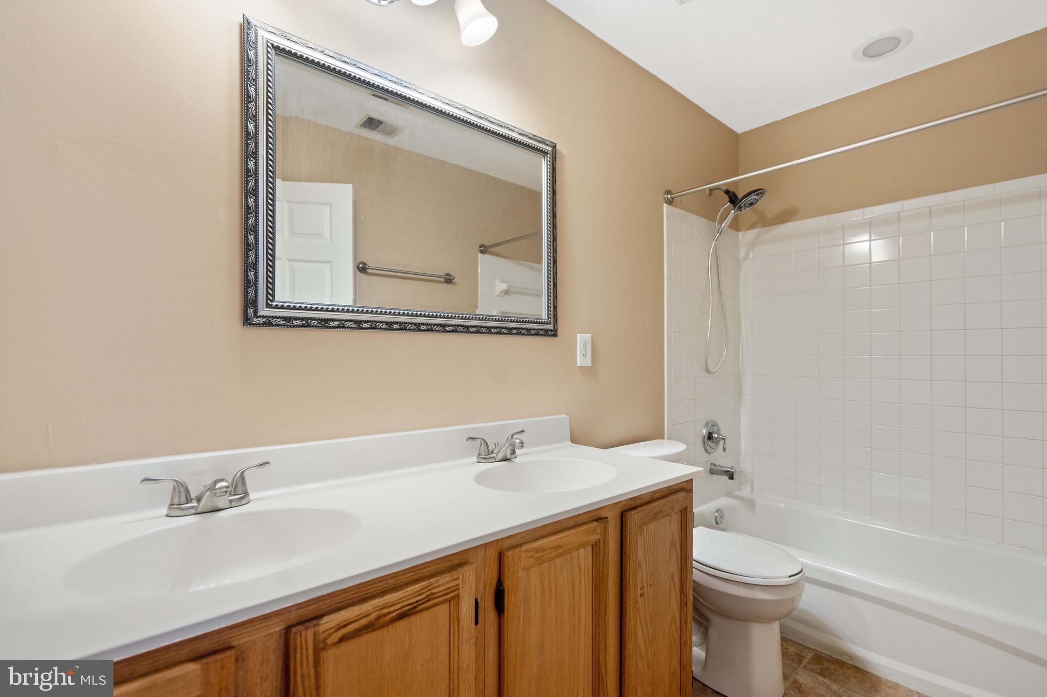 RIVER OAKS - Residential Lease