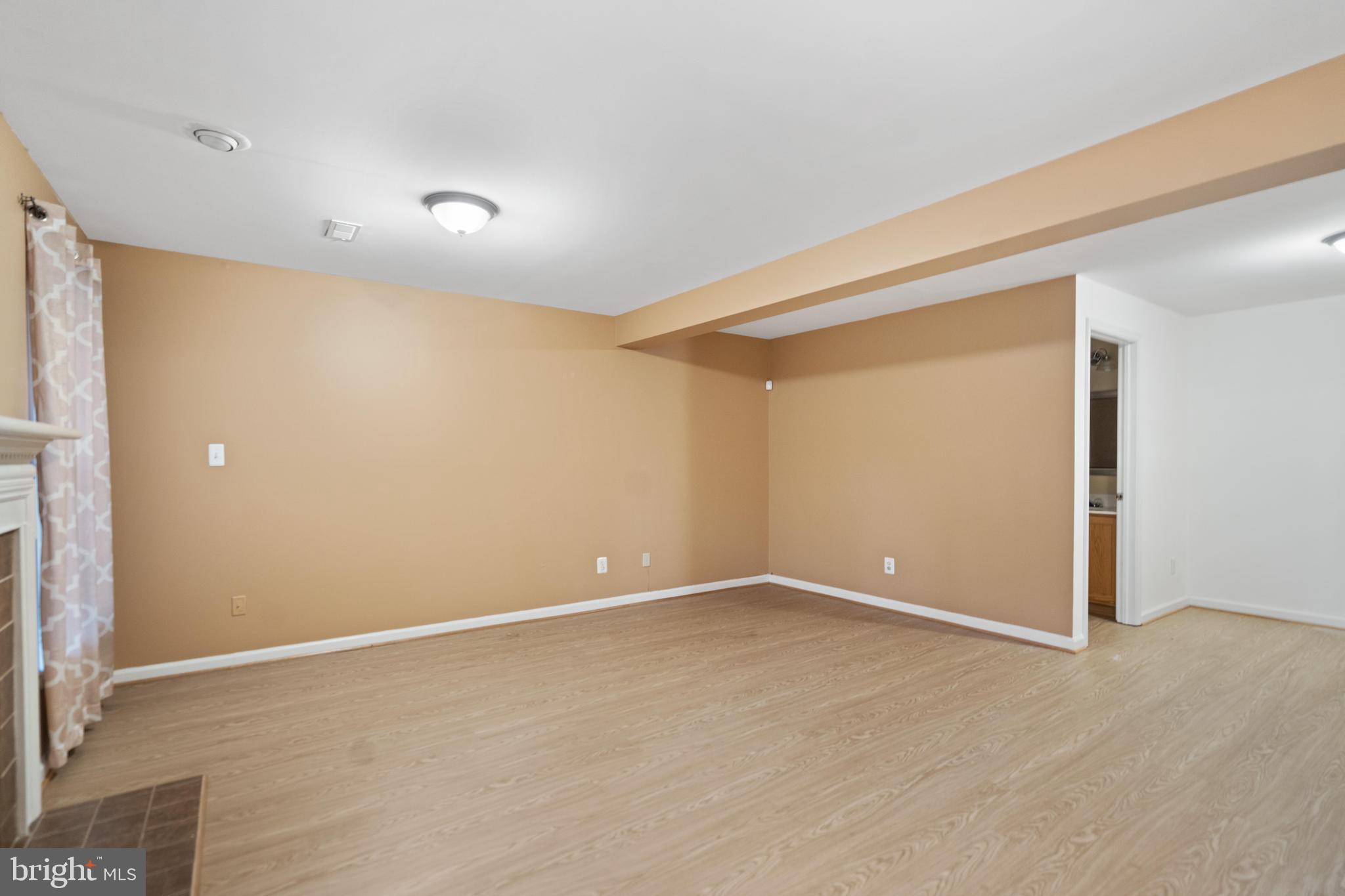 RIVER OAKS - Residential Lease