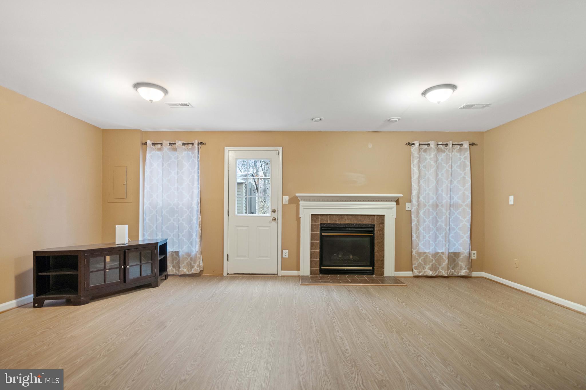 RIVER OAKS - Residential Lease