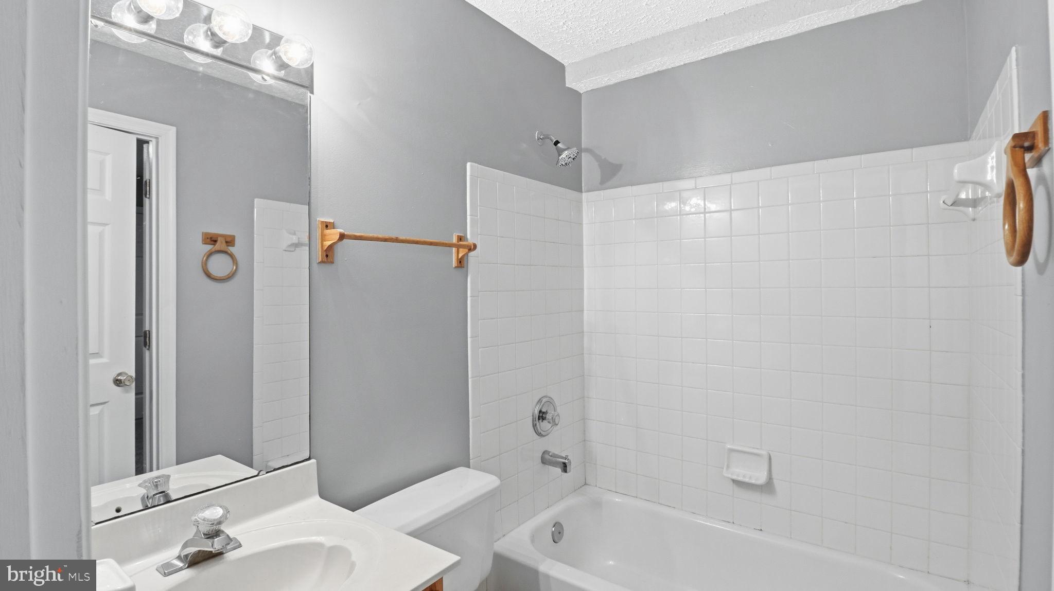 BRANDYWINE VILLAGE - Residential Lease