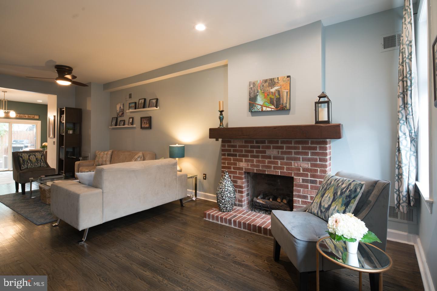 QUEEN VILLAGE - Residential