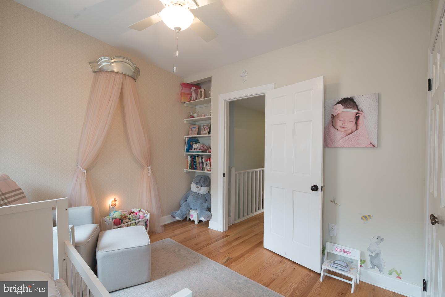 QUEEN VILLAGE - Residential