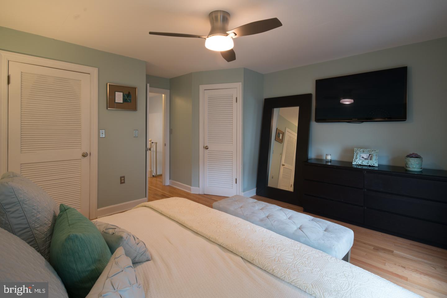 QUEEN VILLAGE - Residential