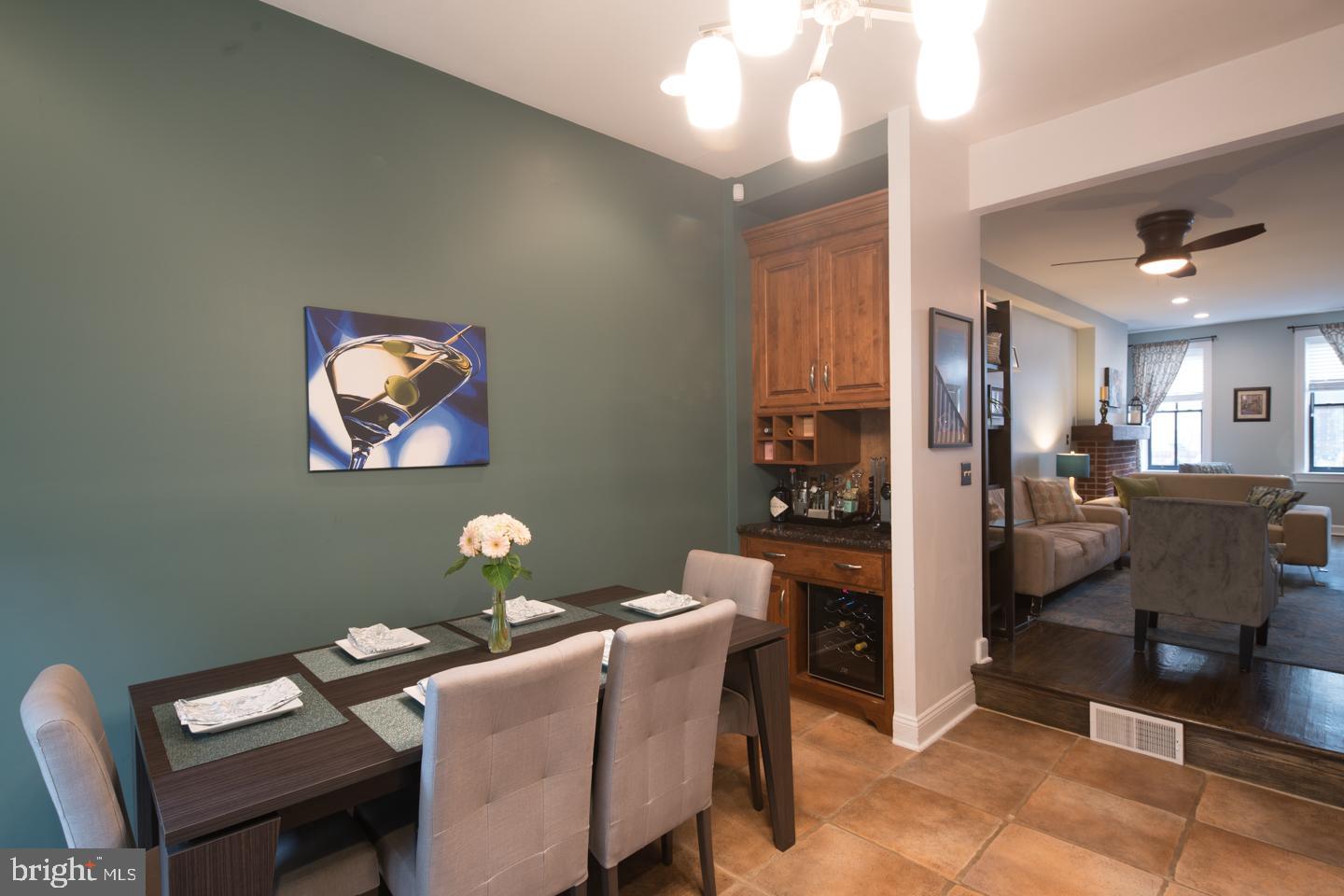 QUEEN VILLAGE - Residential