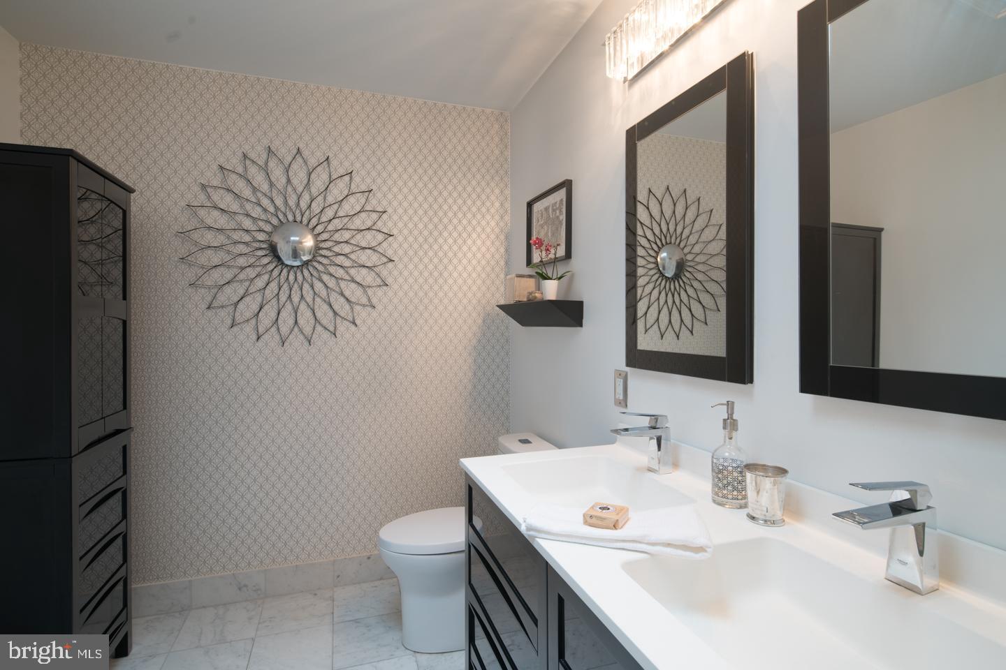 QUEEN VILLAGE - Residential