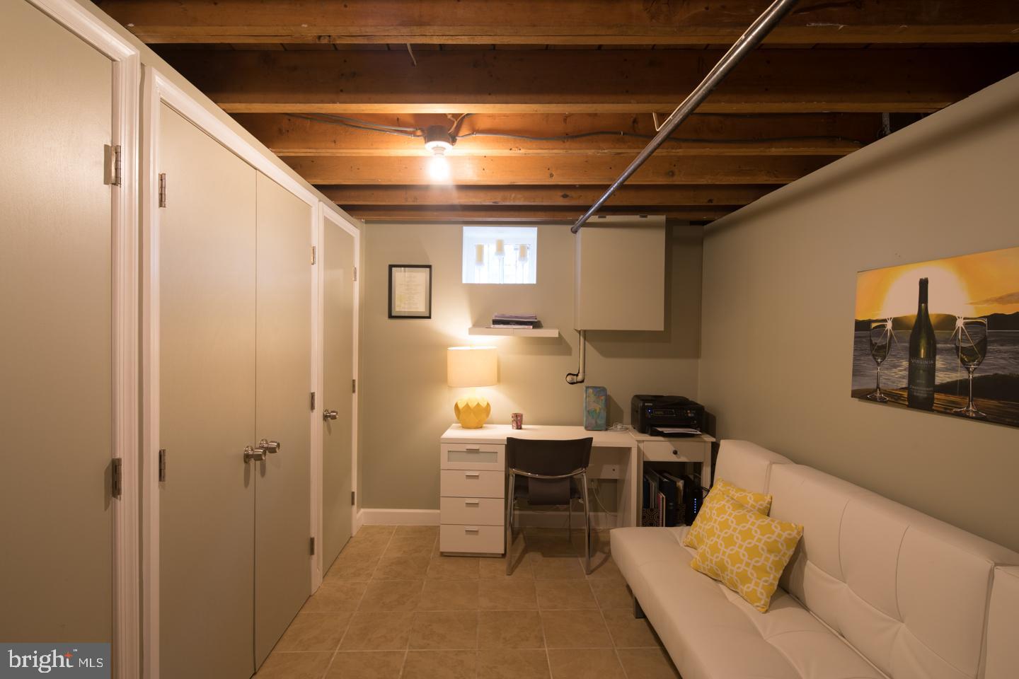 QUEEN VILLAGE - Residential