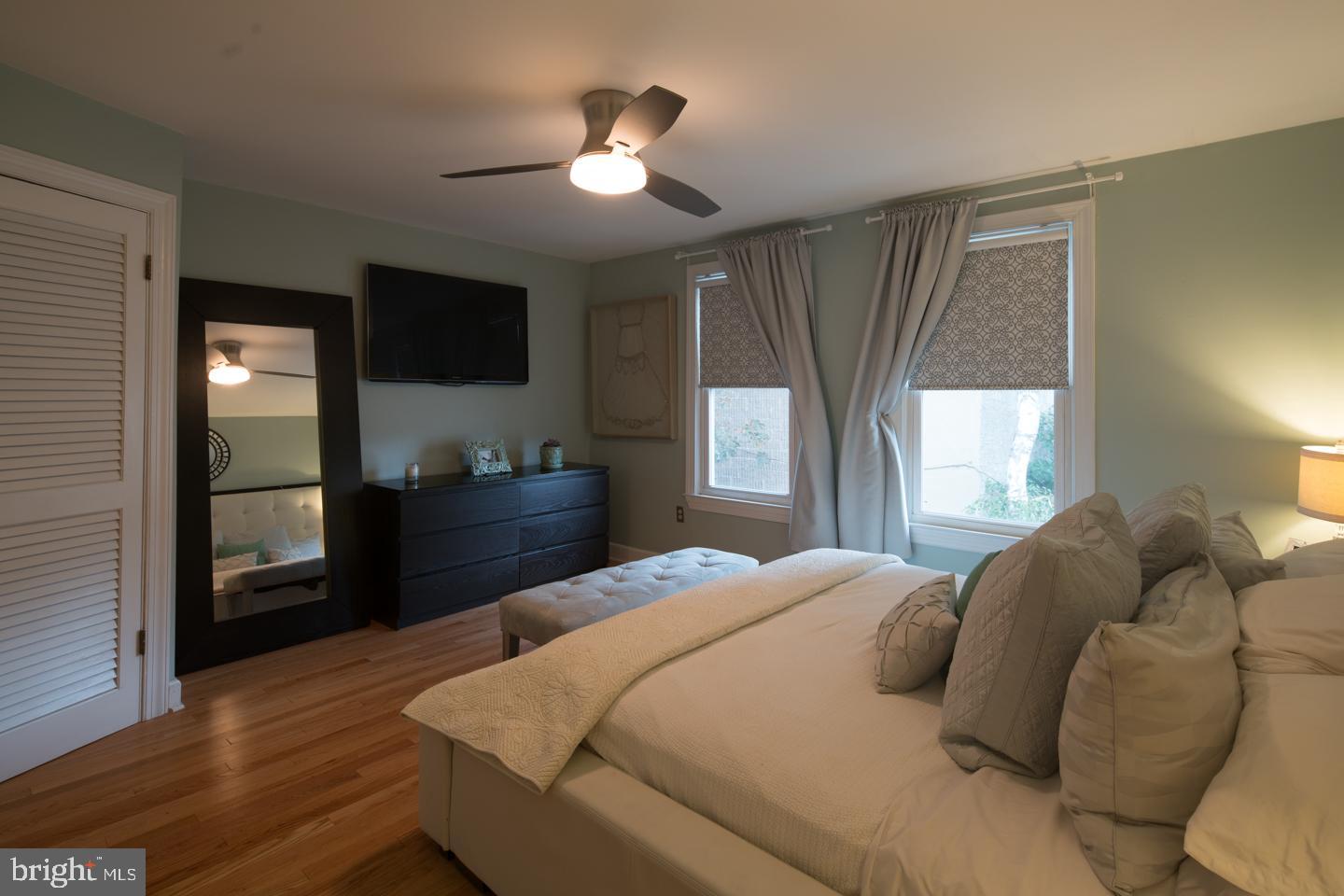 QUEEN VILLAGE - Residential