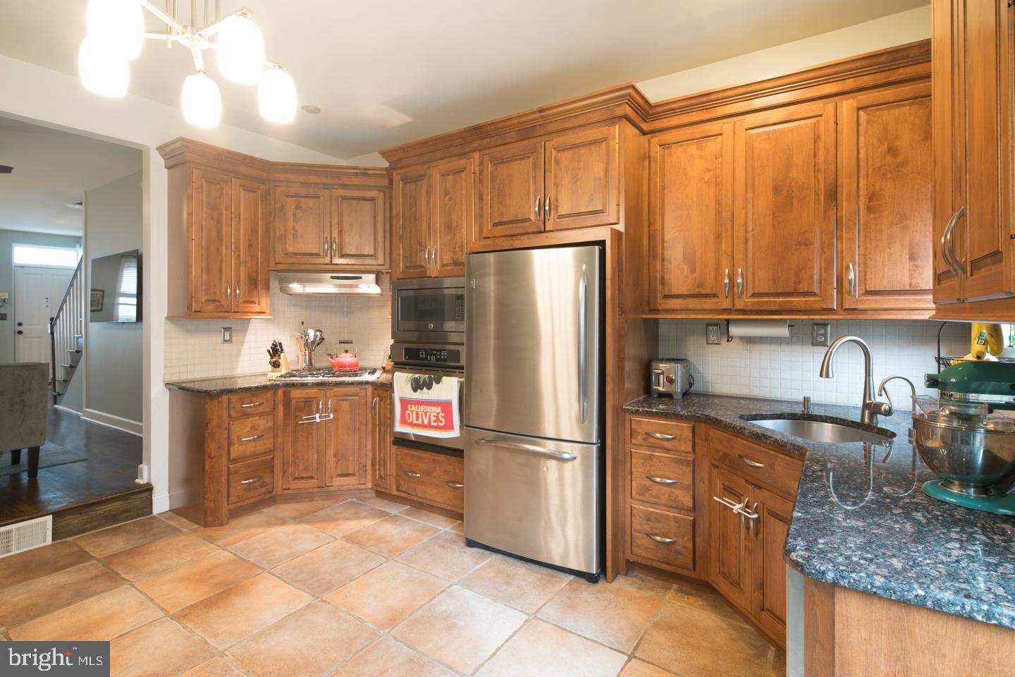 QUEEN VILLAGE - Residential