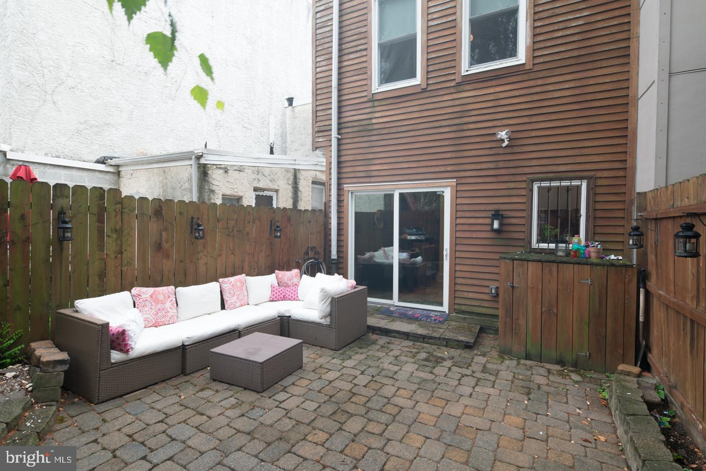 QUEEN VILLAGE - Residential