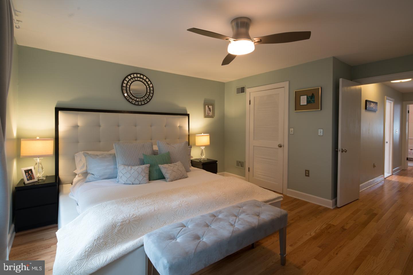 QUEEN VILLAGE - Residential