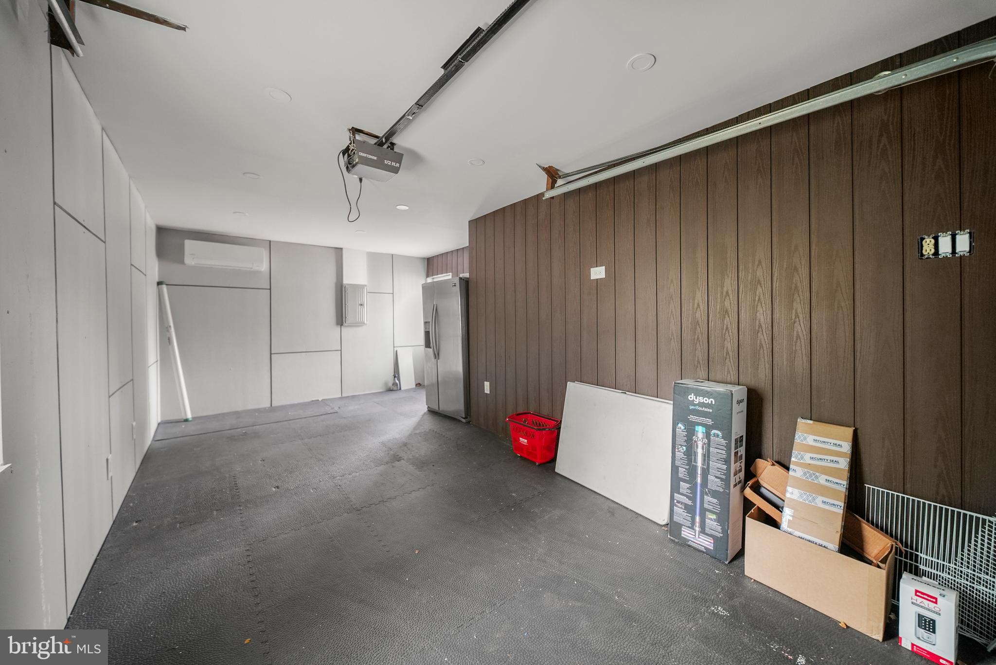 HUNTINGDON VALLEY - Residential