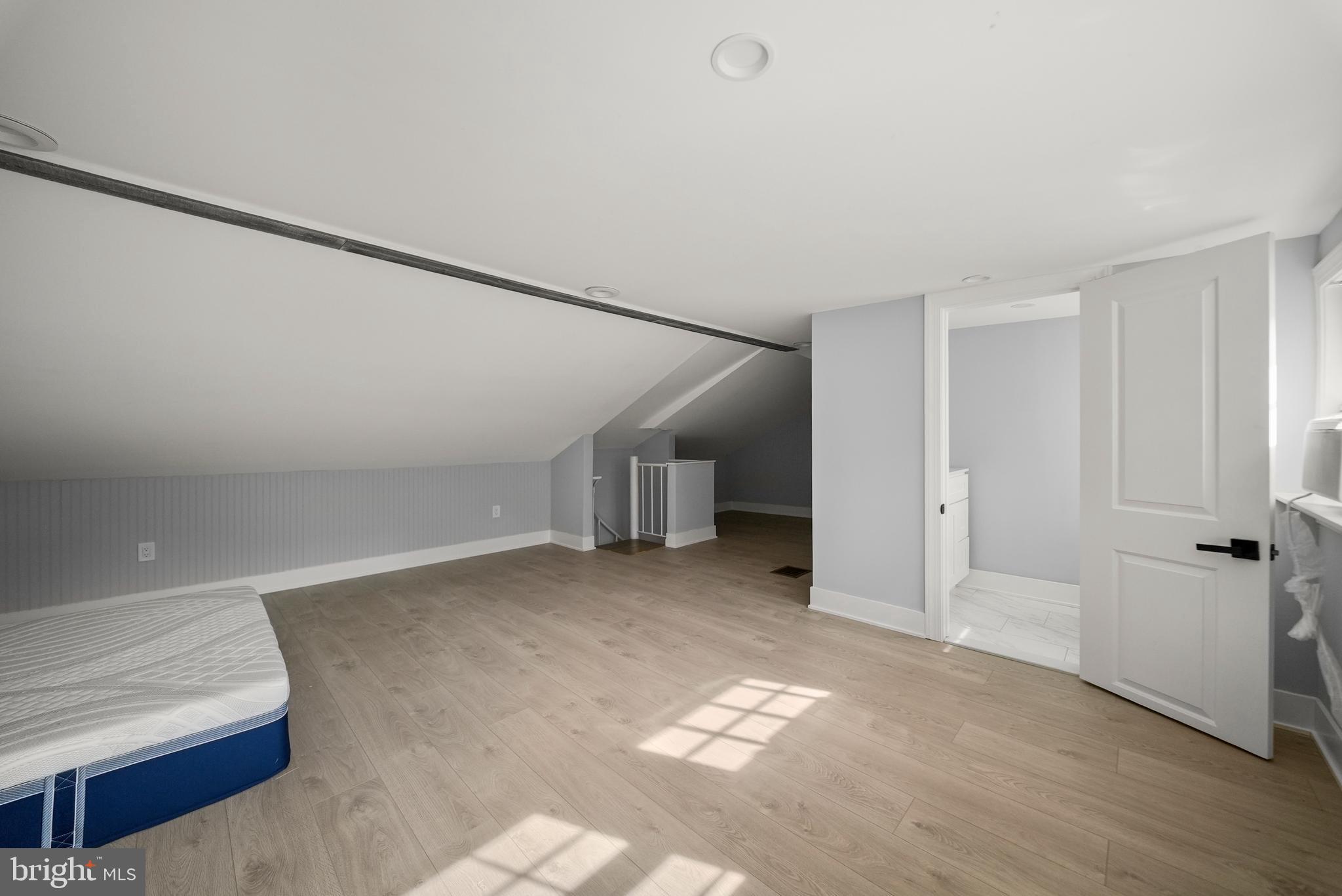 HUNTINGDON VALLEY - Residential