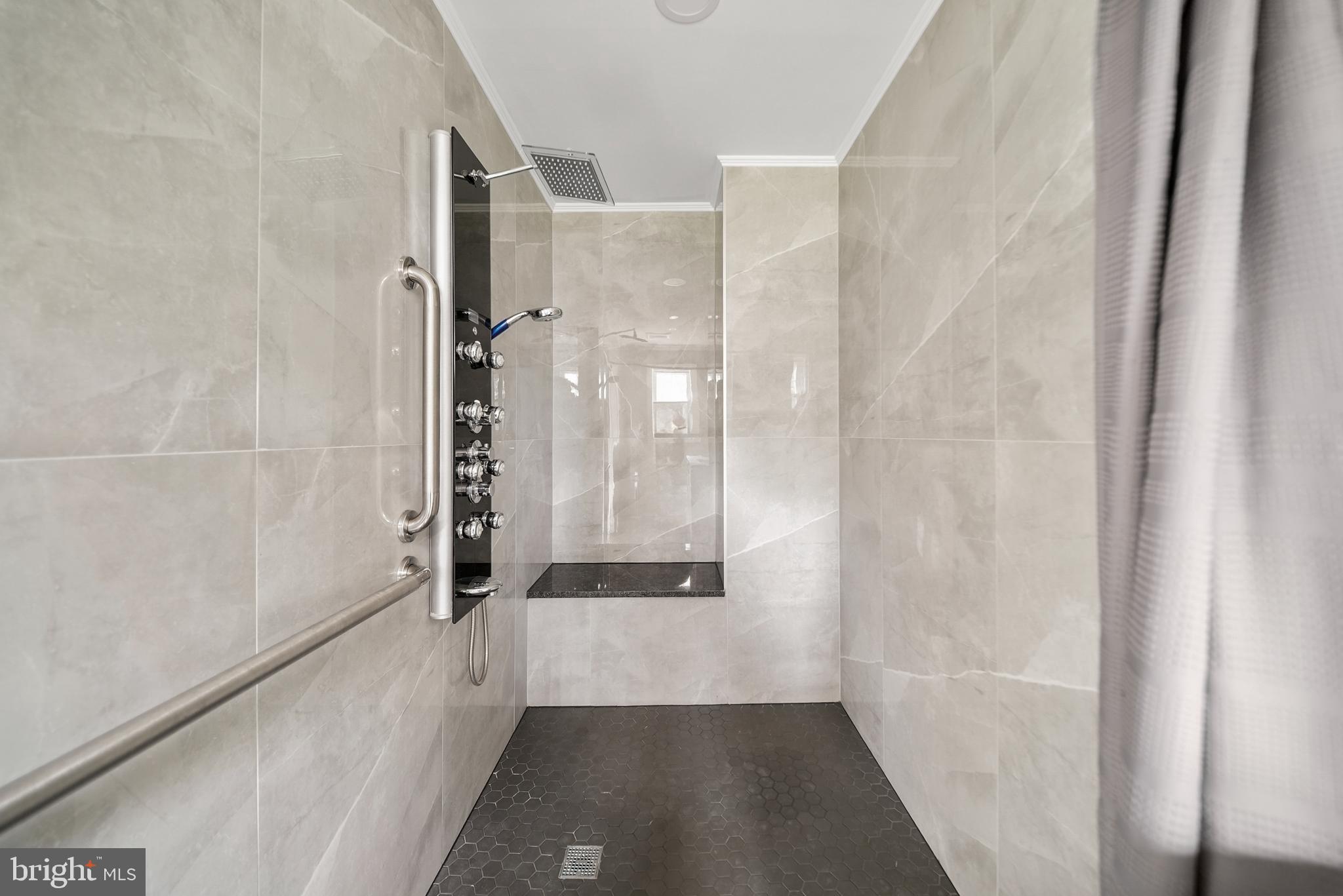 HUNTINGDON VALLEY - Residential