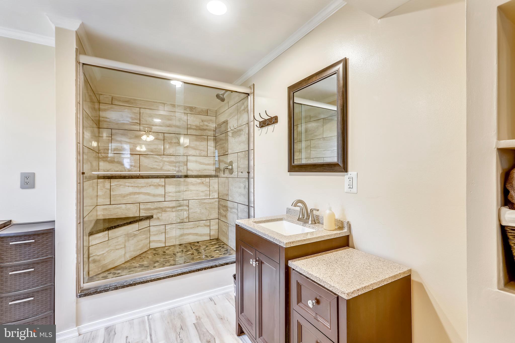 SHANNON SQUARE - Residential