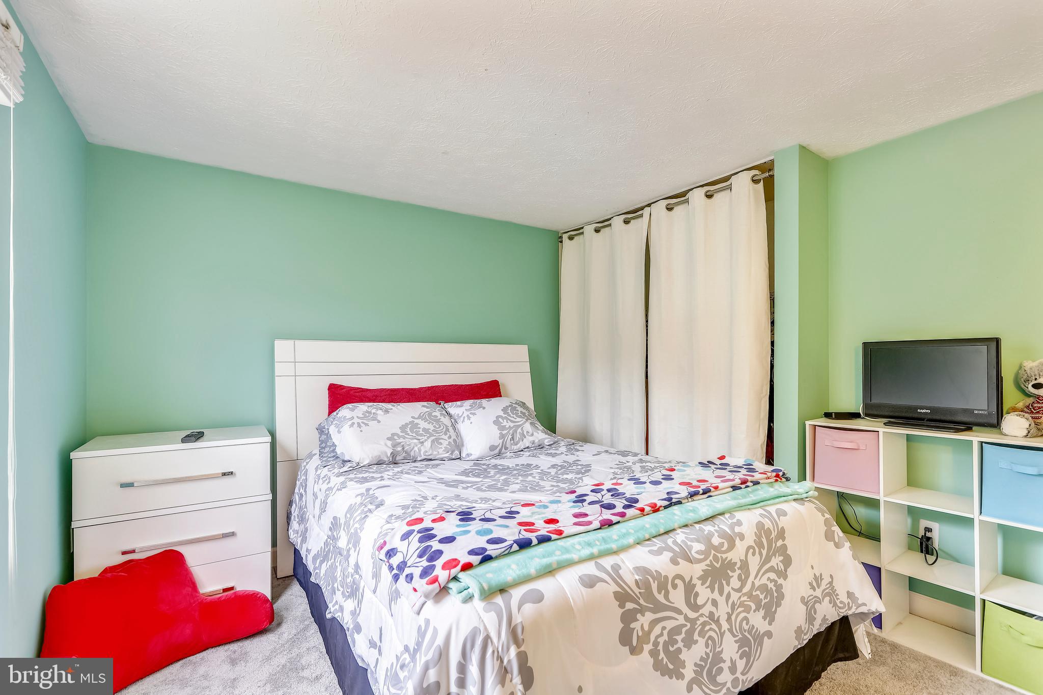 SHANNON SQUARE - Residential