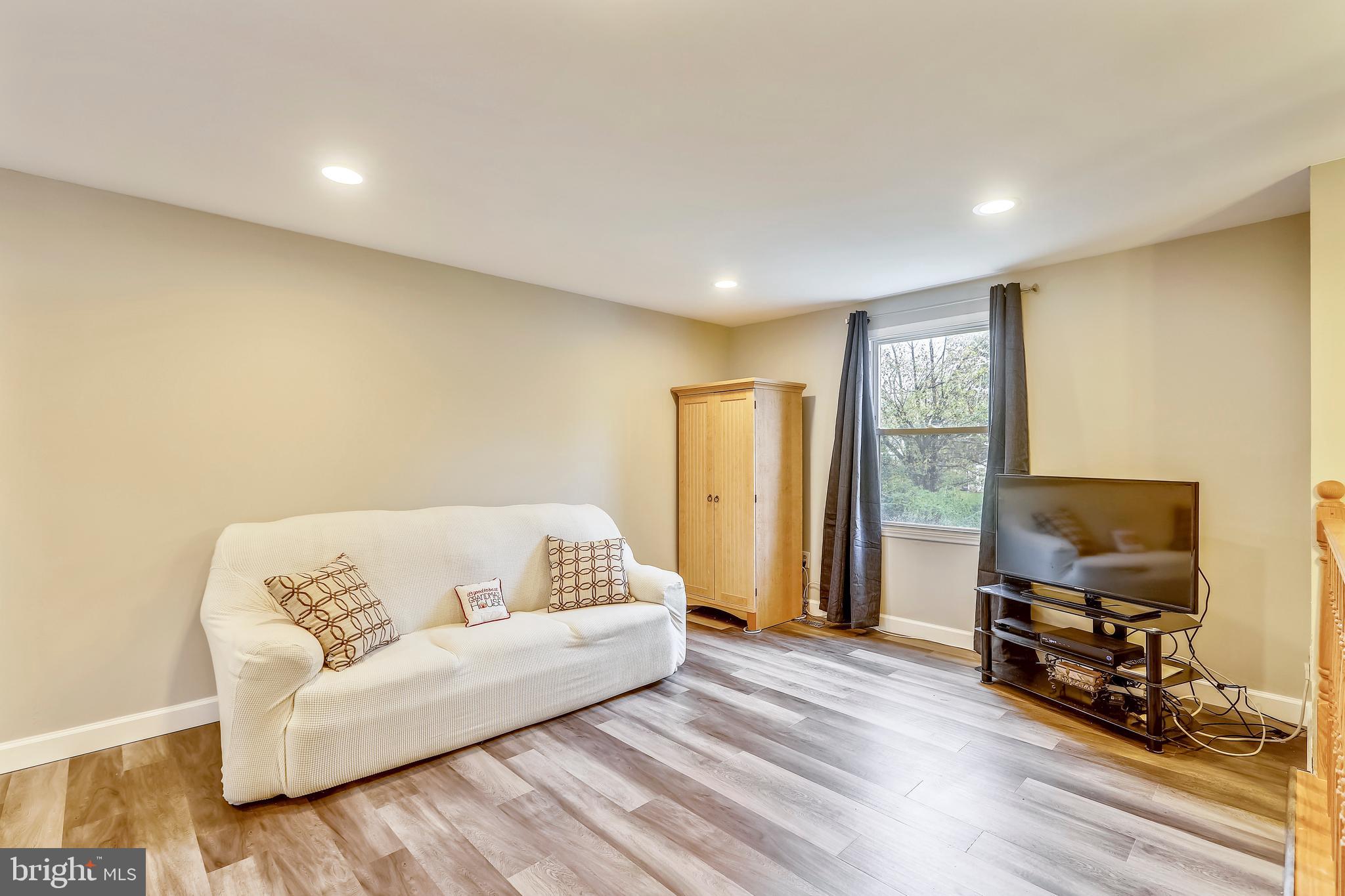 SHANNON SQUARE - Residential