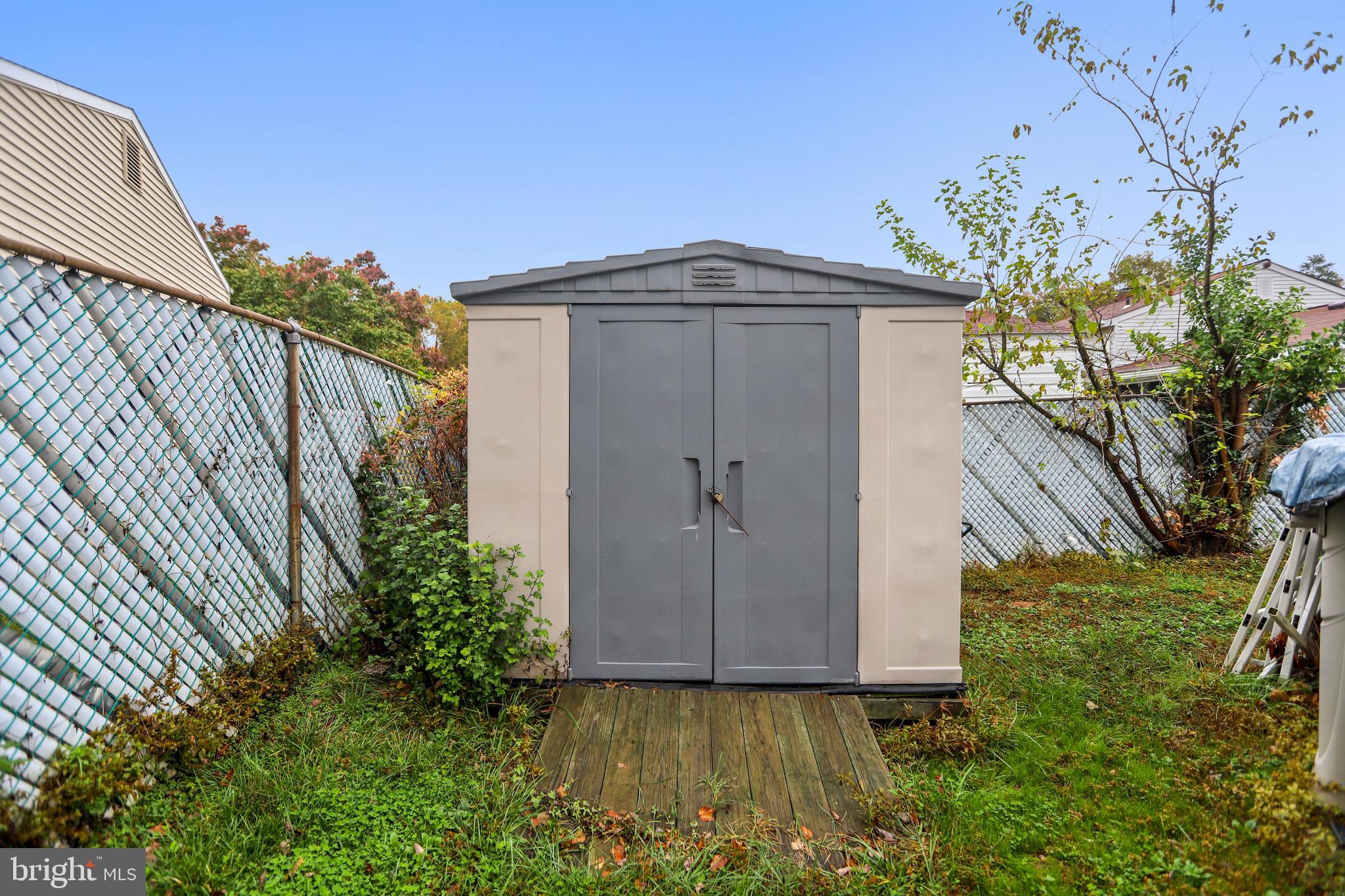 SHANNON SQUARE - Residential