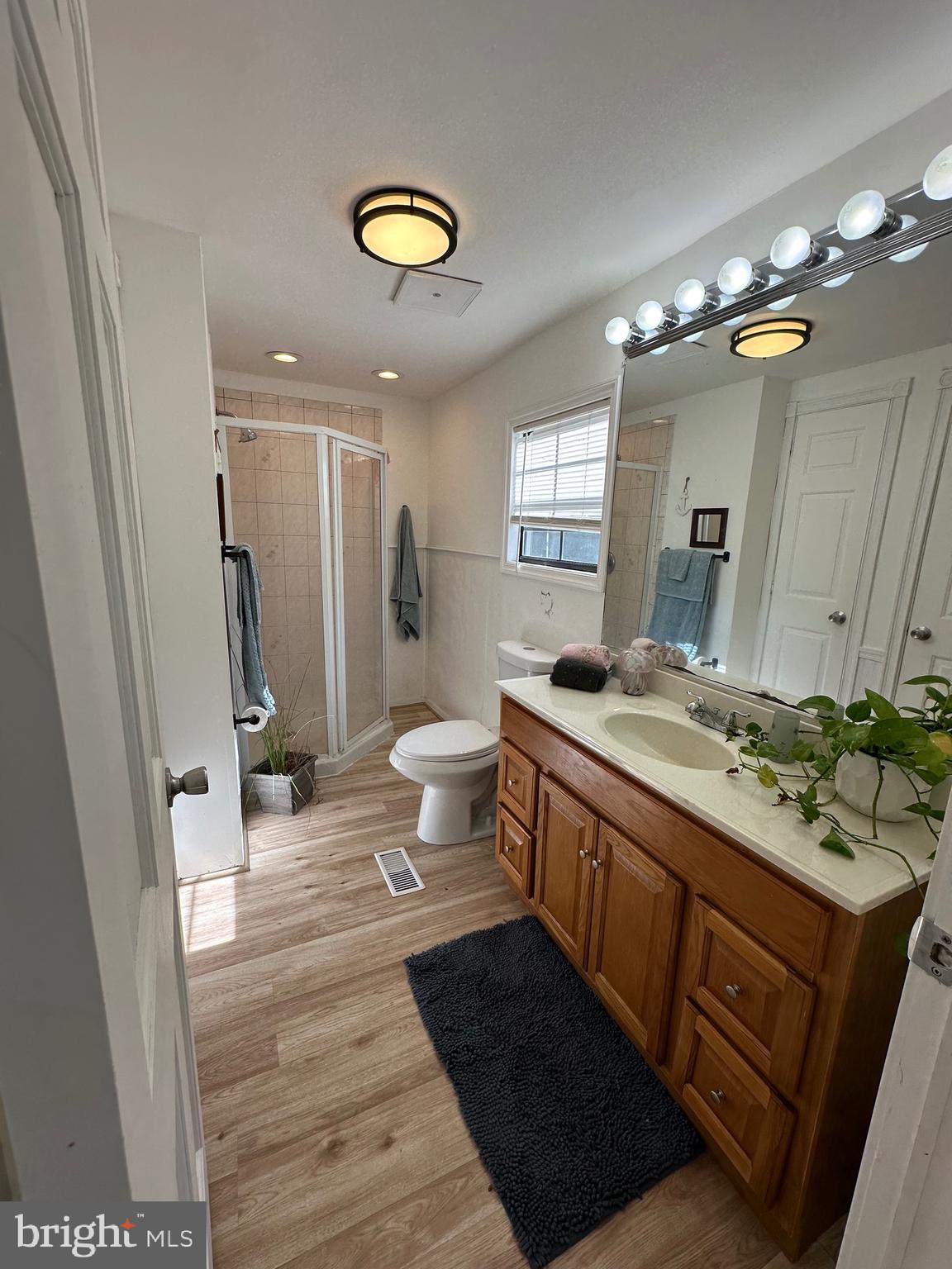 BUSH RIVER MANOR - Residential