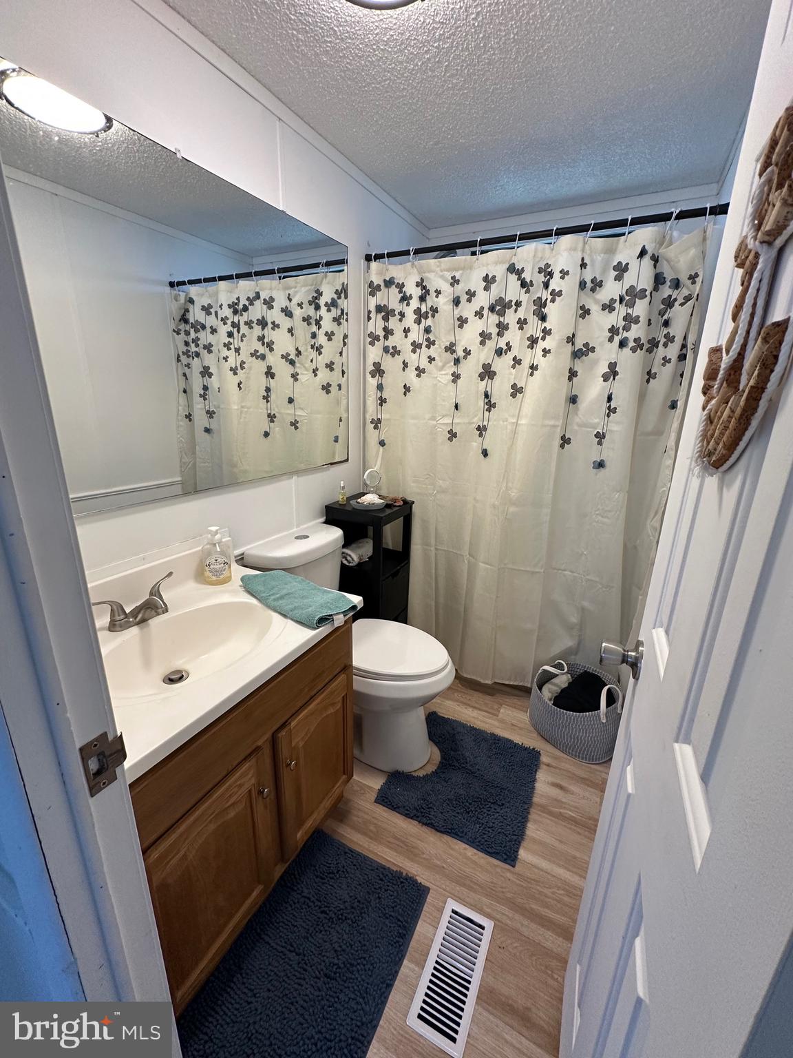 BUSH RIVER MANOR - Residential