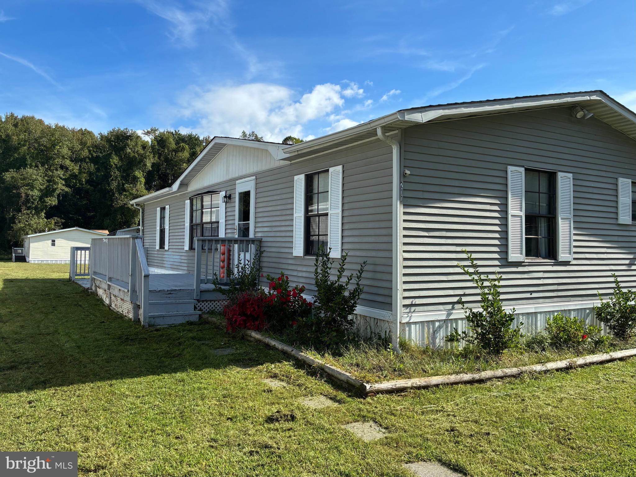 BUSH RIVER MANOR - Residential