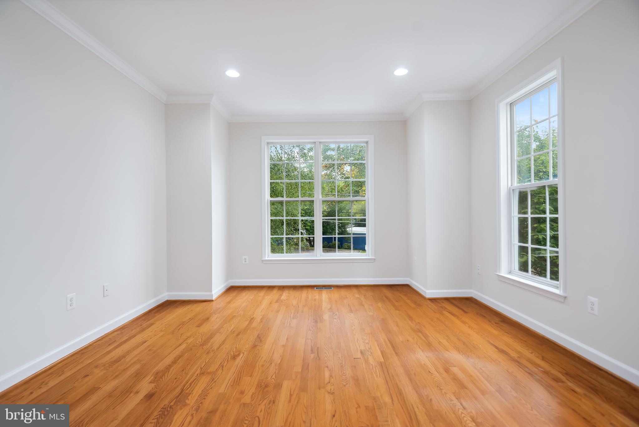 KENSINGTON HEIGHTS - Residential