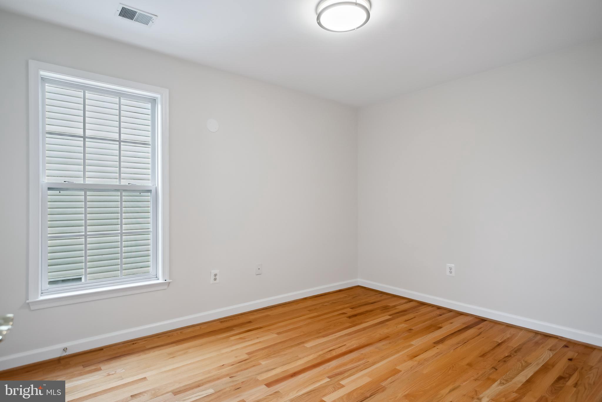 KENSINGTON HEIGHTS - Residential