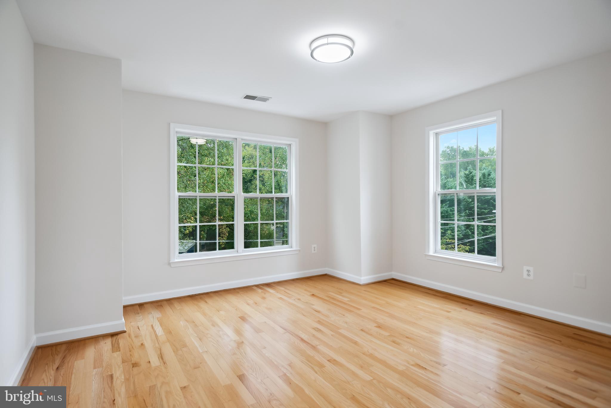 KENSINGTON HEIGHTS - Residential