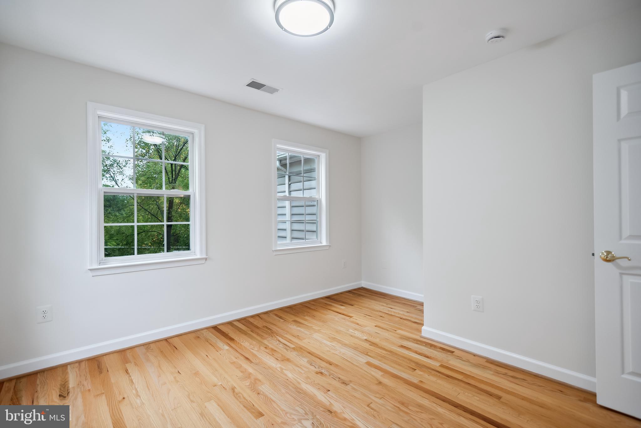 KENSINGTON HEIGHTS - Residential