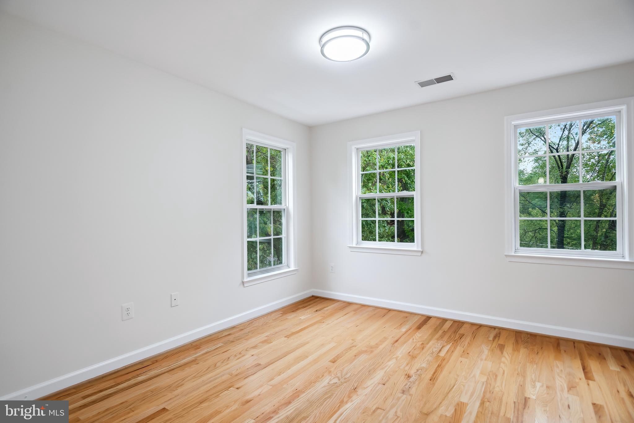 KENSINGTON HEIGHTS - Residential