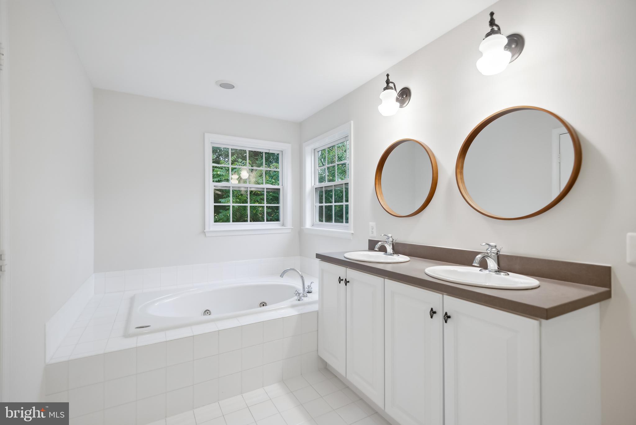 KENSINGTON HEIGHTS - Residential