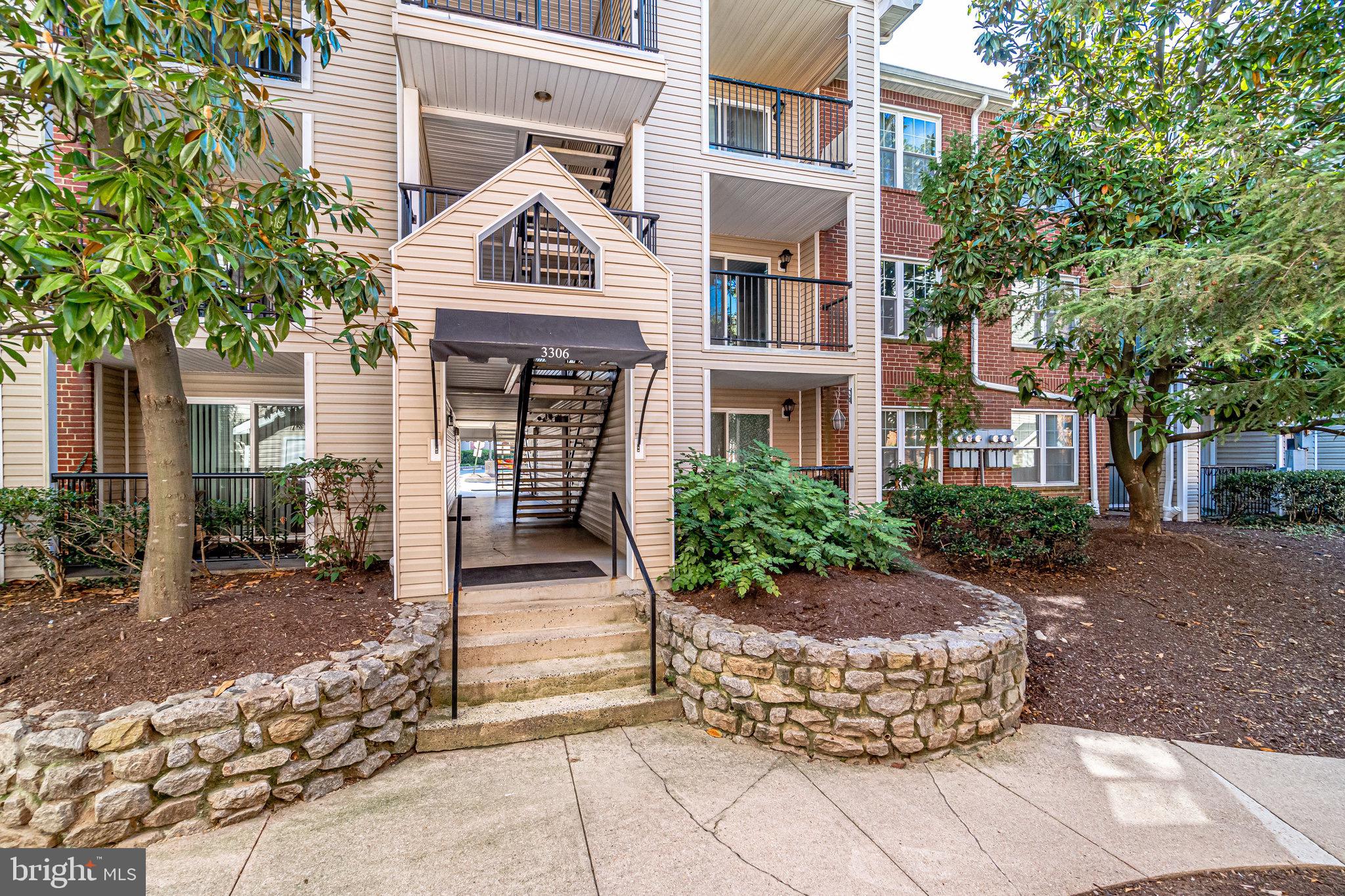 Welcome to your new home! This charming 1-bedroom, 1-bathroom condo is now available for rent in a peaceful and well-maintained community. Here's why you'll love it. This is a perfect starter condo unit for a diverse range of demographics looking for accessibility to Washington D.C., Arlington, VA and Alexandria, VA. This unit possesses a spacious living area with plenty of natural light. Quaint kitchen with sleek appliances and ample cabinet space. Relaxing bedroom with a generous closet. Private balcony for morning coffee or evening relaxation. In-unit washer and dryer for added convenience. Reserved parking space included. Community amenities such as a fitness center and pool. Stellar location just off 395 and King St, close to Pentagon, Amazon, Mark Center etc. Pool and gym too!
Minor renovations are being conducted this week however it is still available to see.