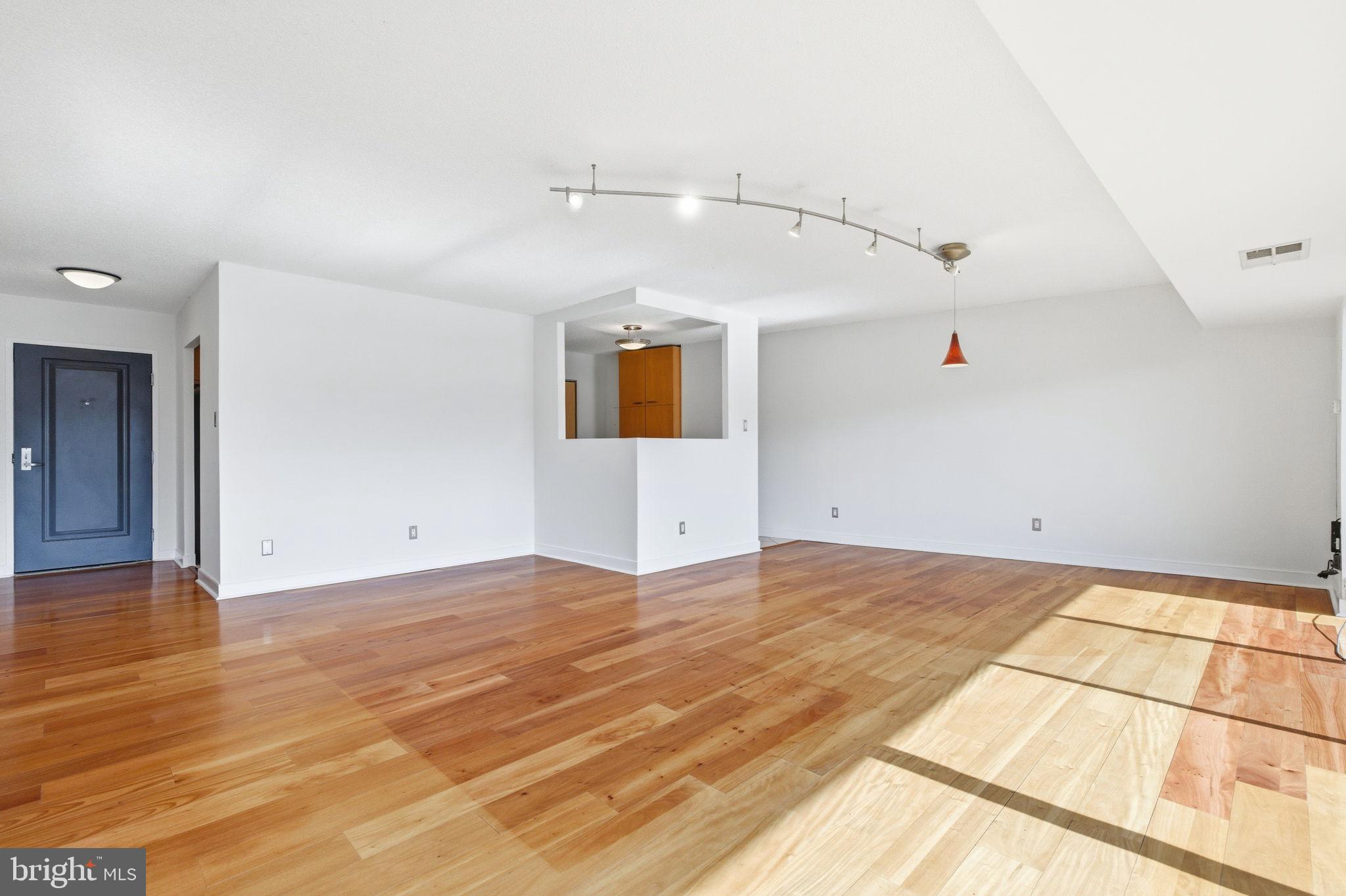 CARLYLE HOUSE - Residential