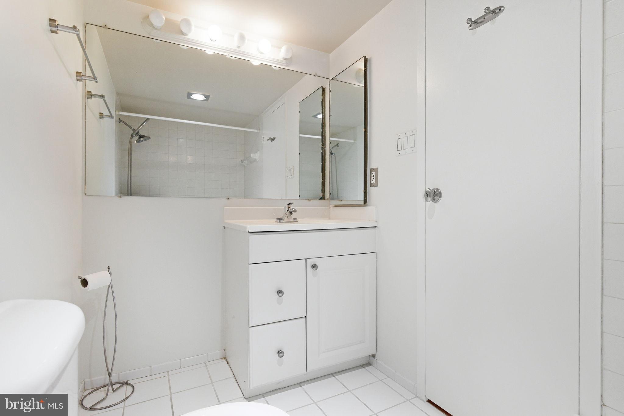 CARLYLE HOUSE - Residential