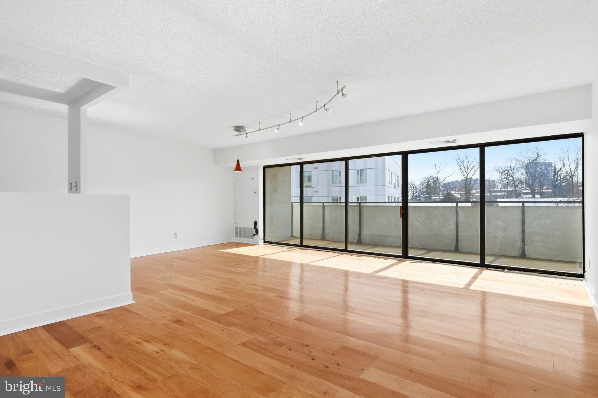 CARLYLE HOUSE - Residential