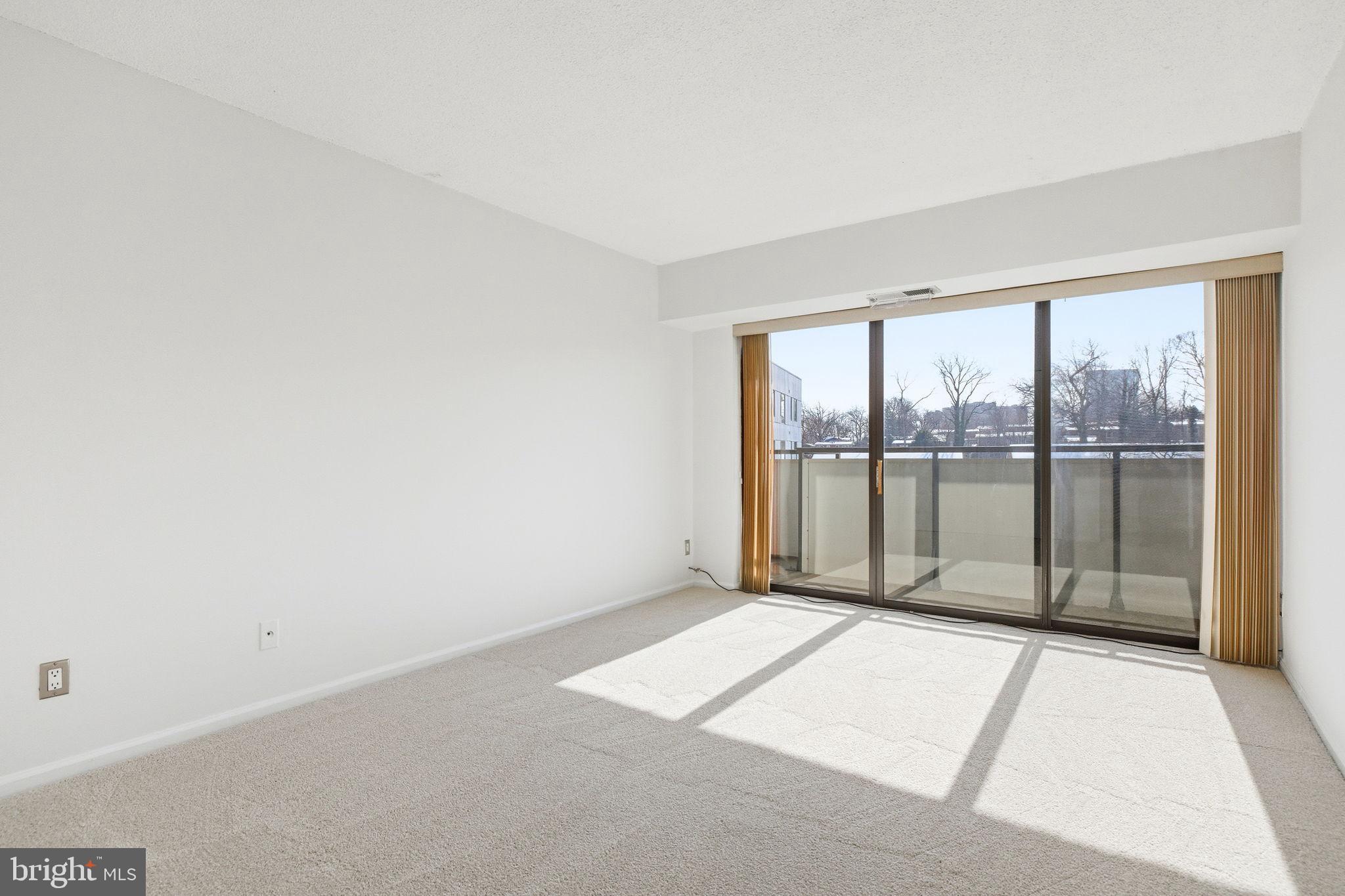 CARLYLE HOUSE - Residential