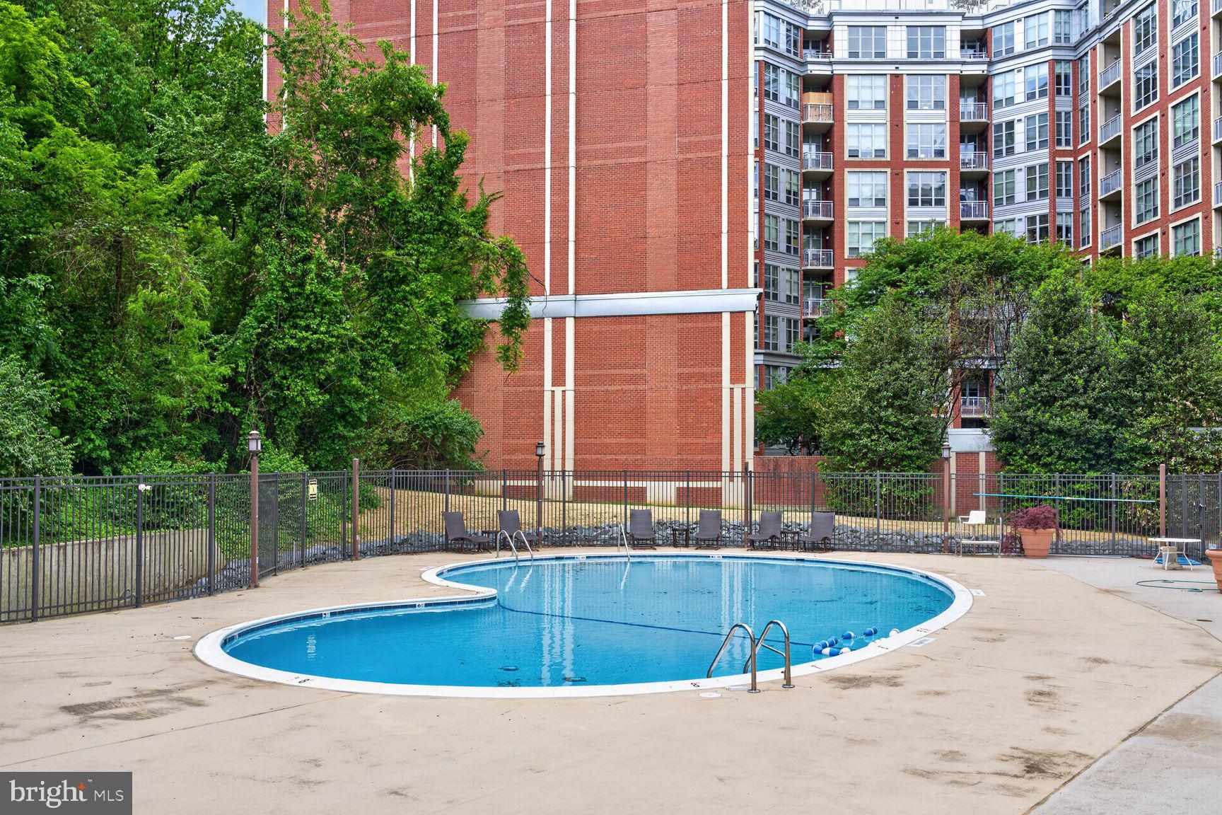 CARLYLE HOUSE - Residential