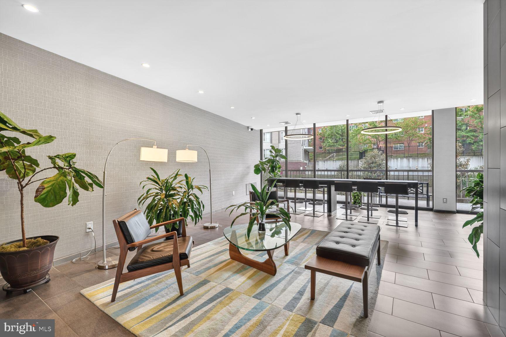 CARLYLE HOUSE - Residential