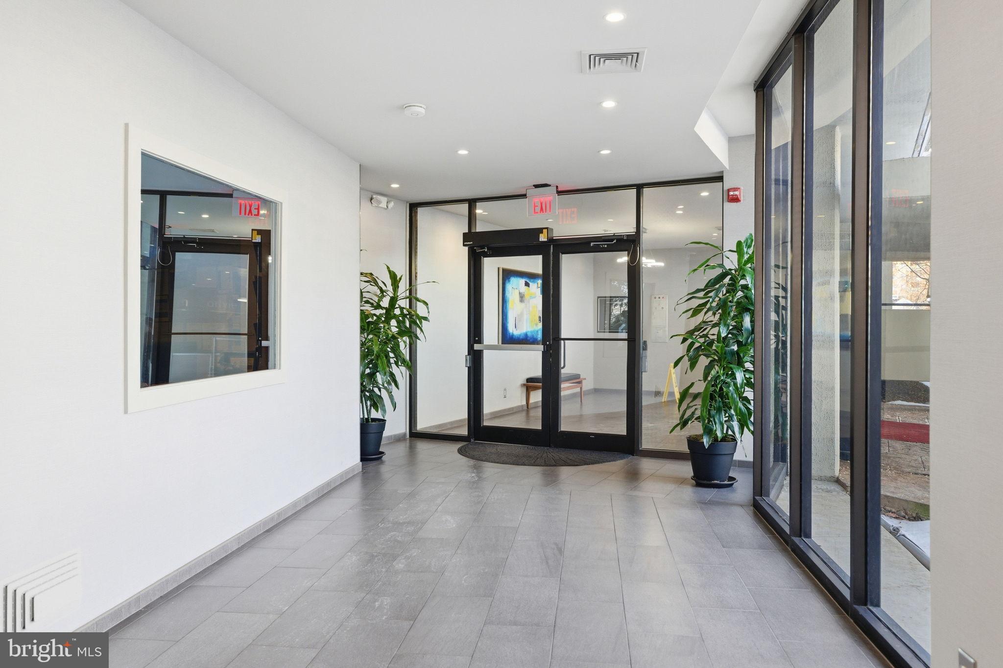 CARLYLE HOUSE - Residential