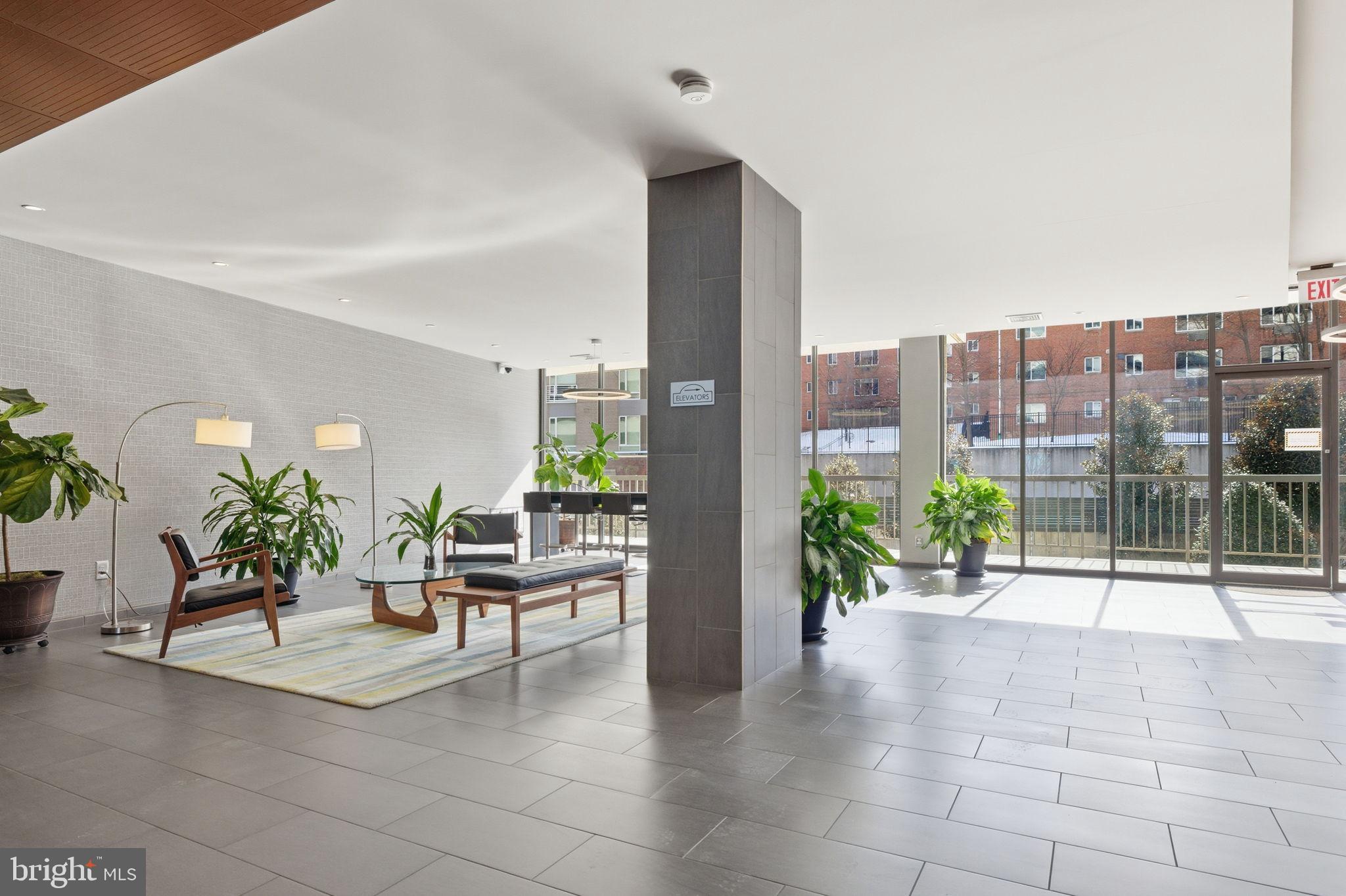 CARLYLE HOUSE - Residential