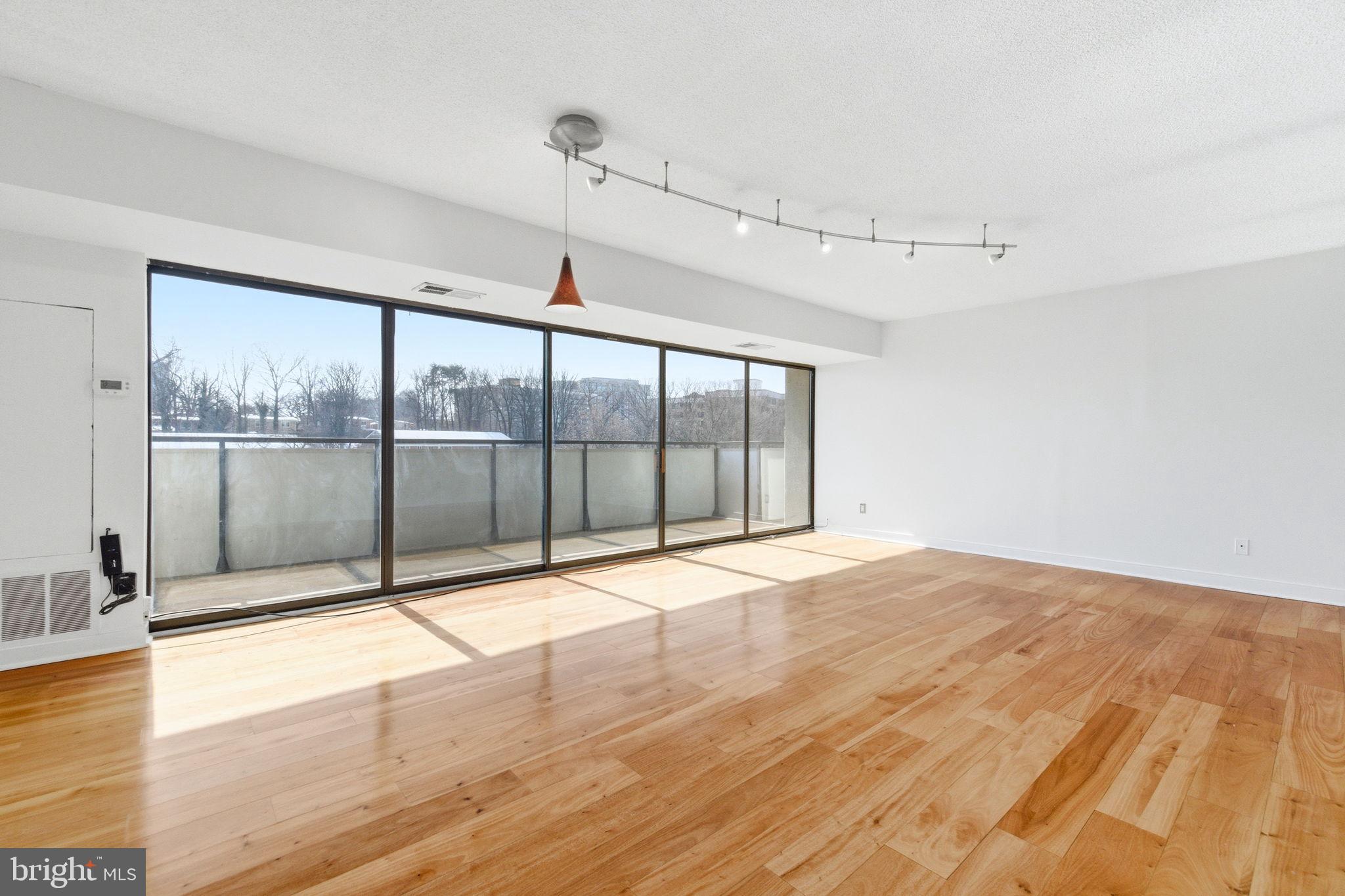 CARLYLE HOUSE - Residential