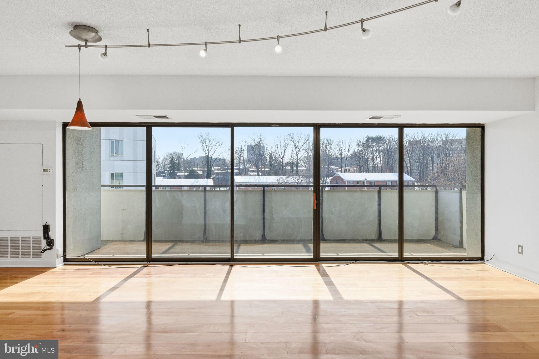 CARLYLE HOUSE - Residential