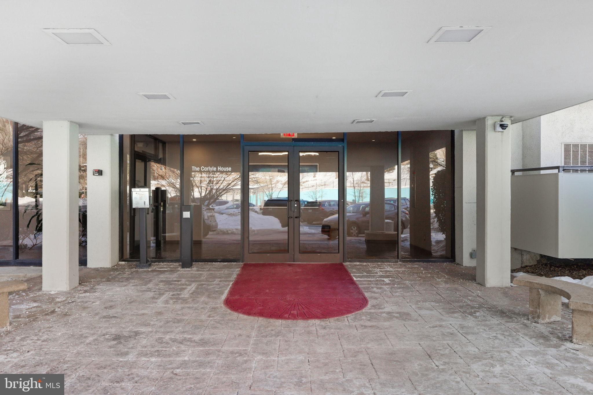 CARLYLE HOUSE - Residential