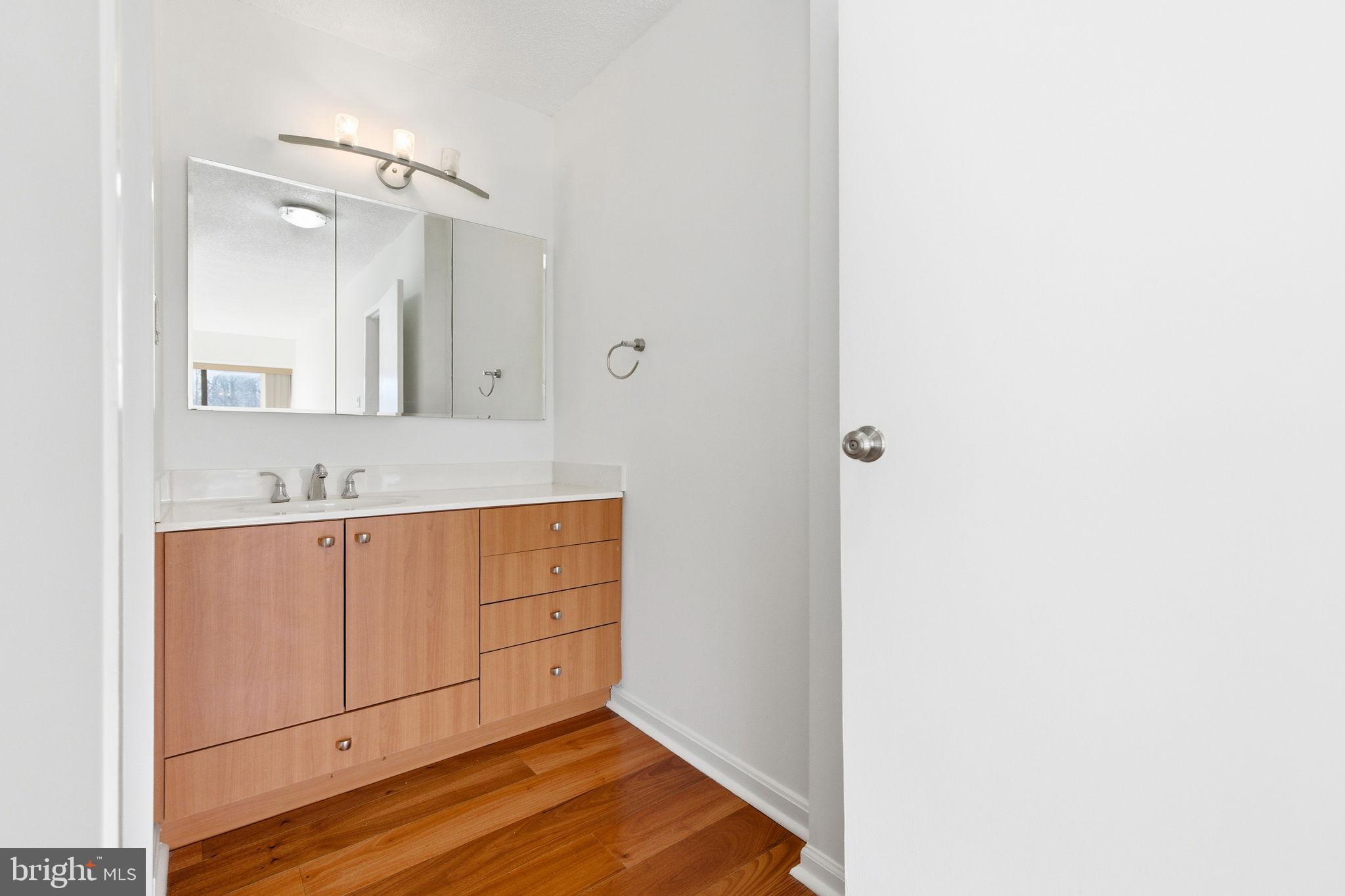 CARLYLE HOUSE - Residential